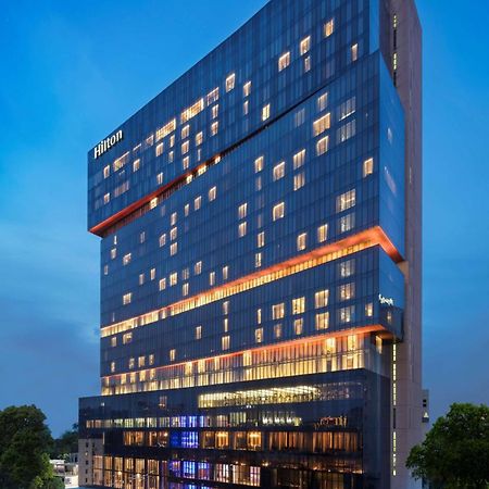 Hilton Guangzhou Tianhe - Free Shuttle Bus And Registration Counter Available During Canton Fair Period Eksteriør bilde Hilton Chengdu