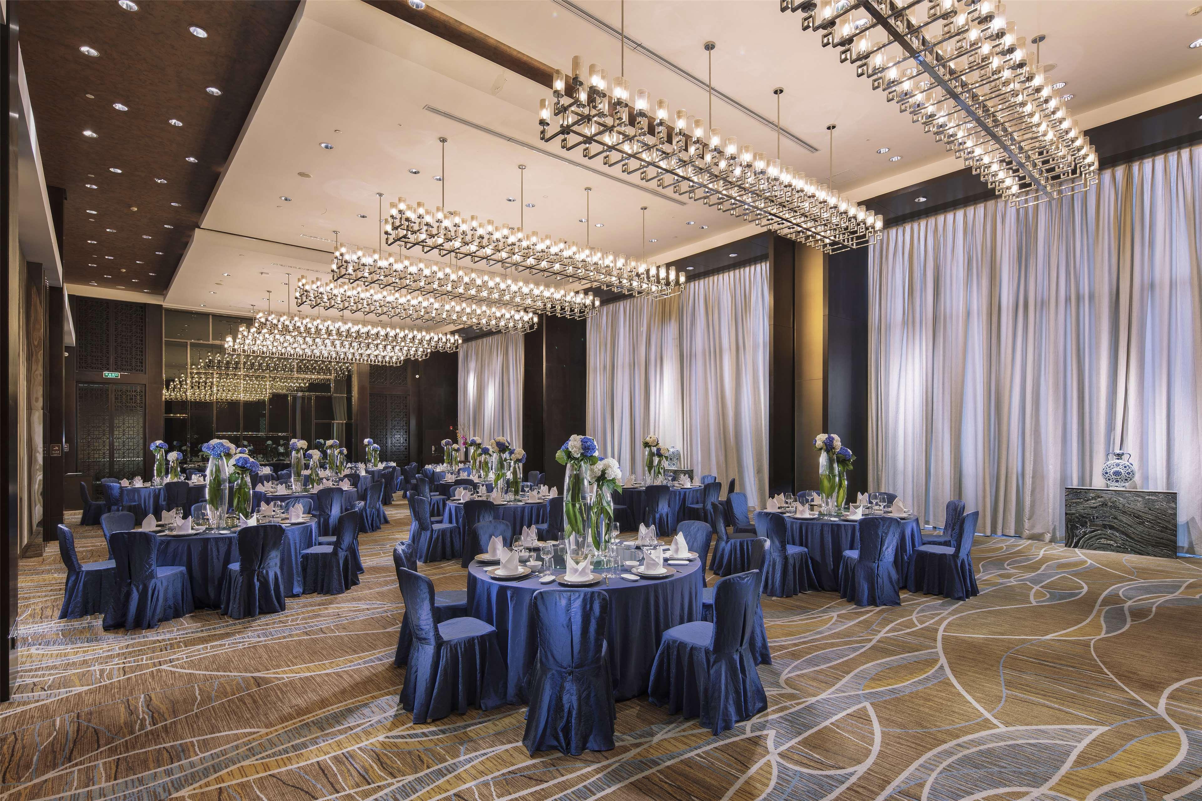 Hilton Guangzhou Tianhe - Free Shuttle Bus And Registration Counter Available During Canton Fair Period Eksteriør bilde The Grand Ballroom