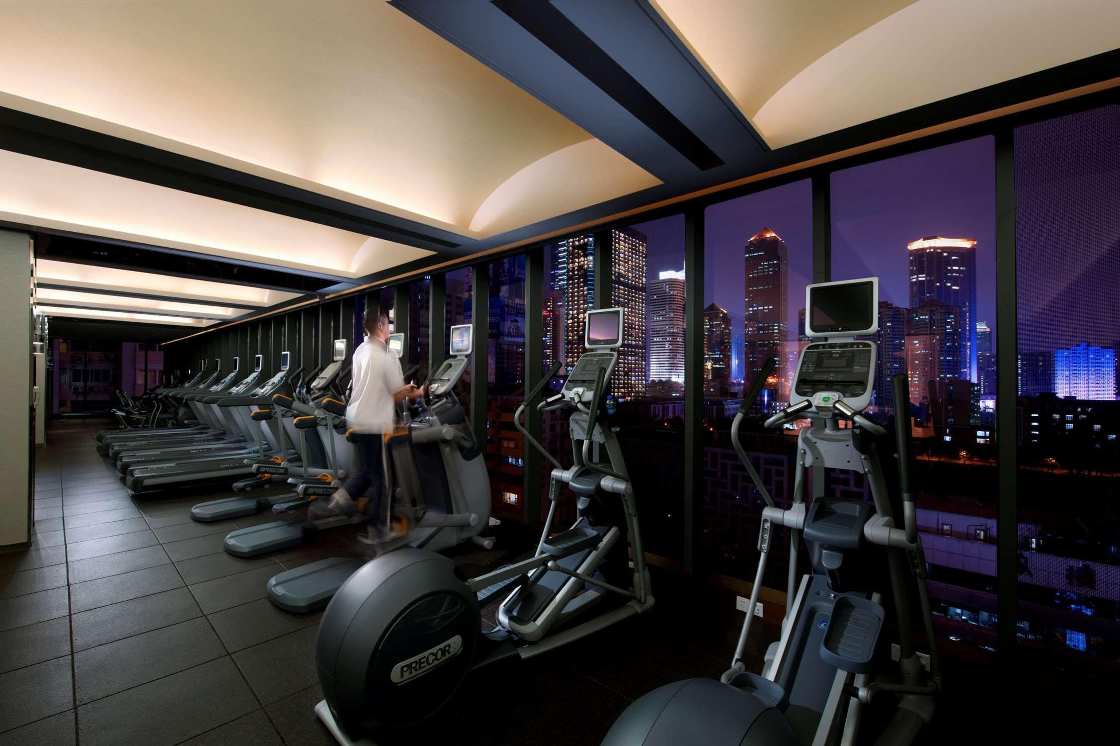 Hilton Guangzhou Tianhe - Free Shuttle Bus And Registration Counter Available During Canton Fair Period Eksteriør bilde The gym at the hotel