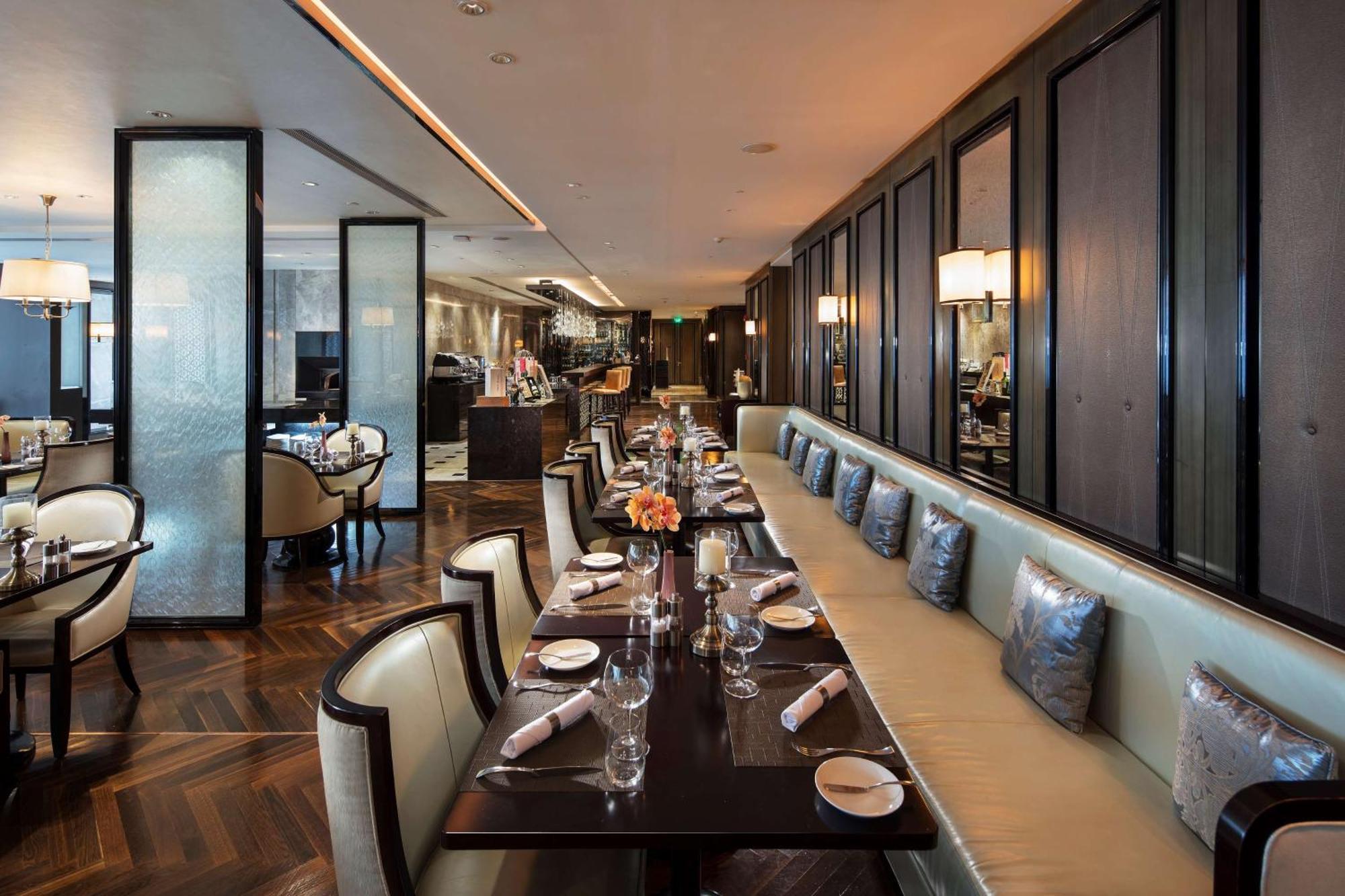 Hilton Guangzhou Tianhe - Free Shuttle Bus And Registration Counter Available During Canton Fair Period Eksteriør bilde The restaurant at The Dorchester