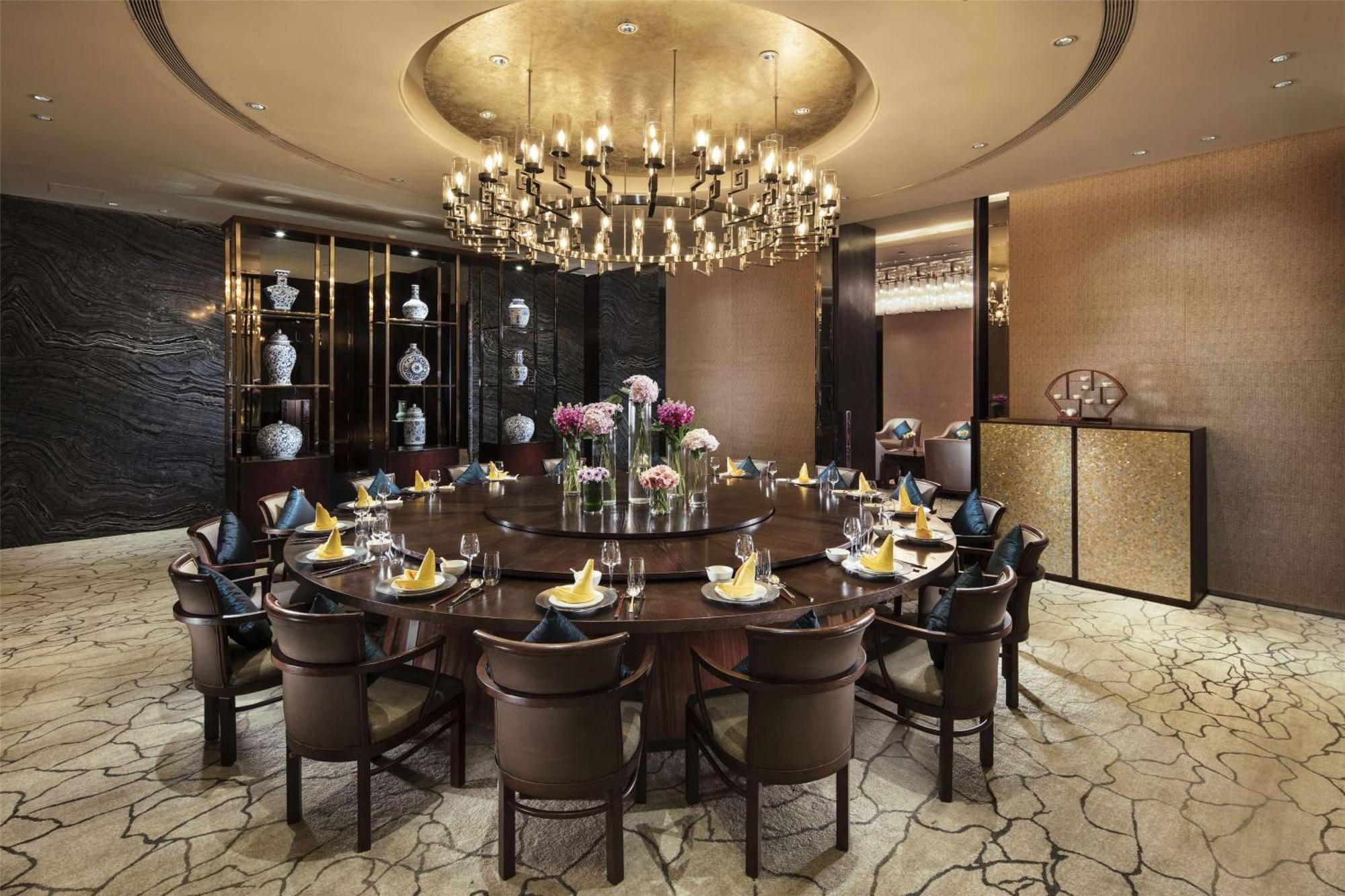 Hilton Guangzhou Tianhe - Free Shuttle Bus And Registration Counter Available During Canton Fair Period Eksteriør bilde A private dining room at the restaurant