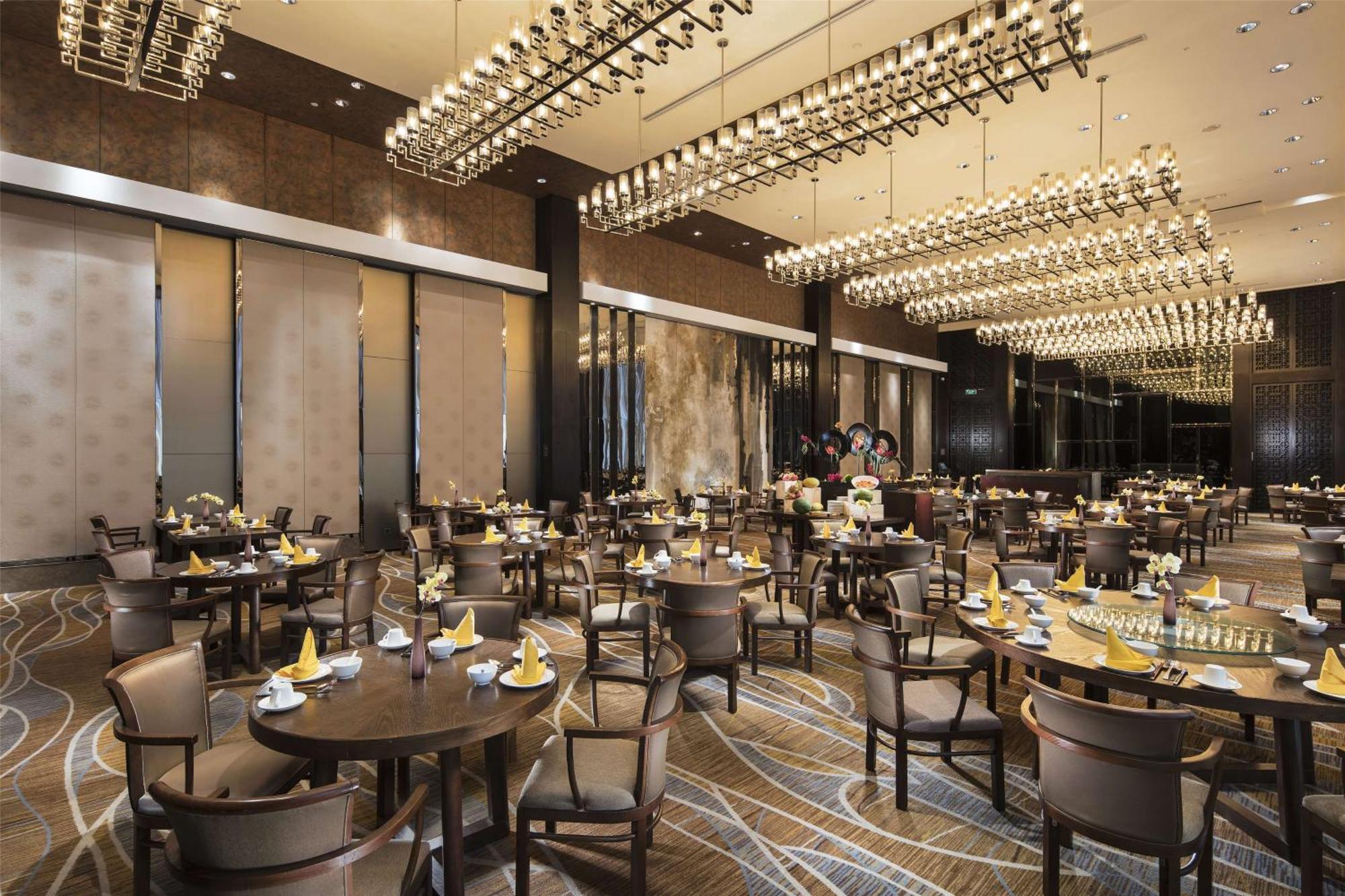 Hilton Guangzhou Tianhe - Free Shuttle Bus And Registration Counter Available During Canton Fair Period Eksteriør bilde The Chinese restaurant