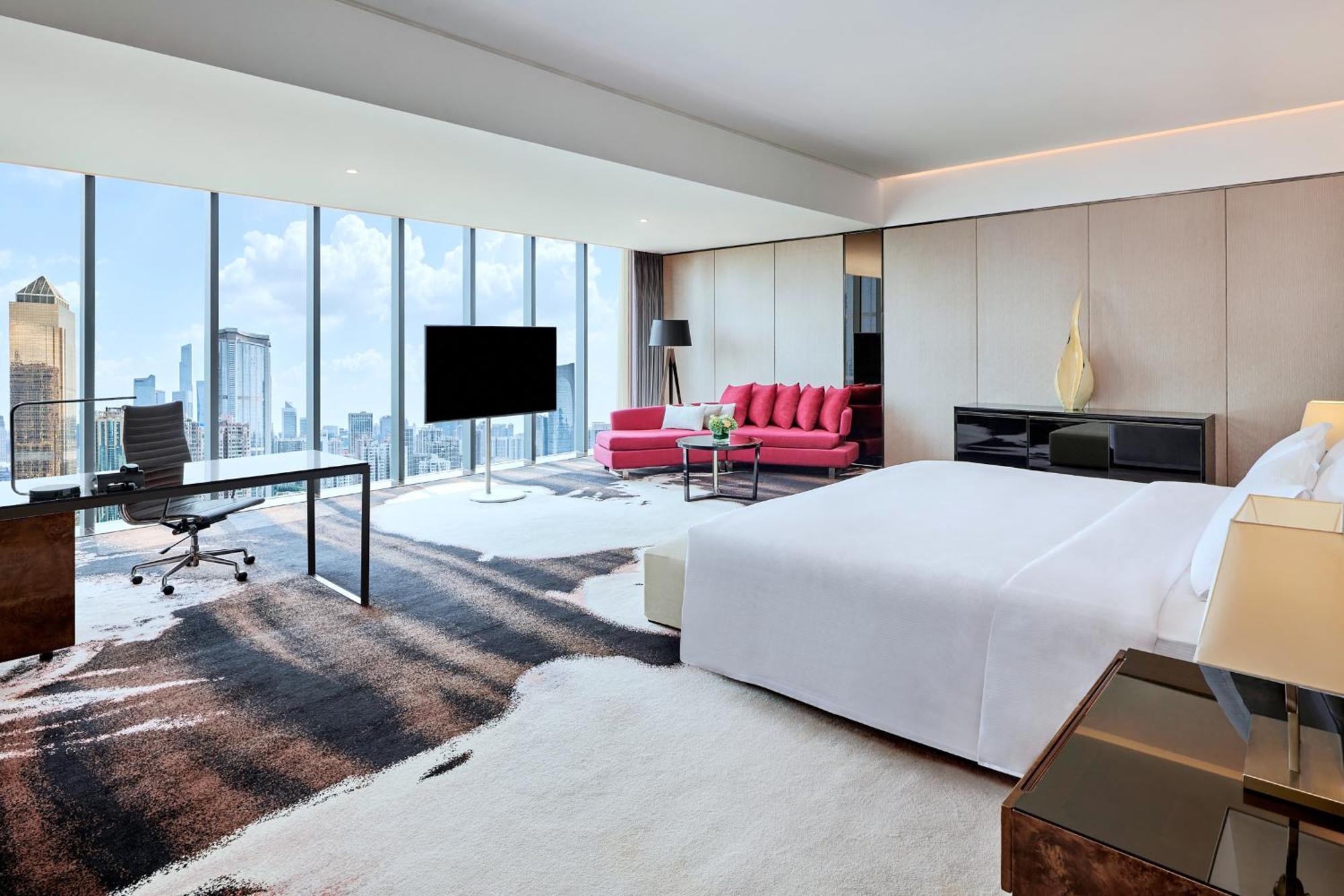 Hilton Guangzhou Tianhe - Free Shuttle Bus And Registration Counter Available During Canton Fair Period Eksteriør bilde A suite at the hotel