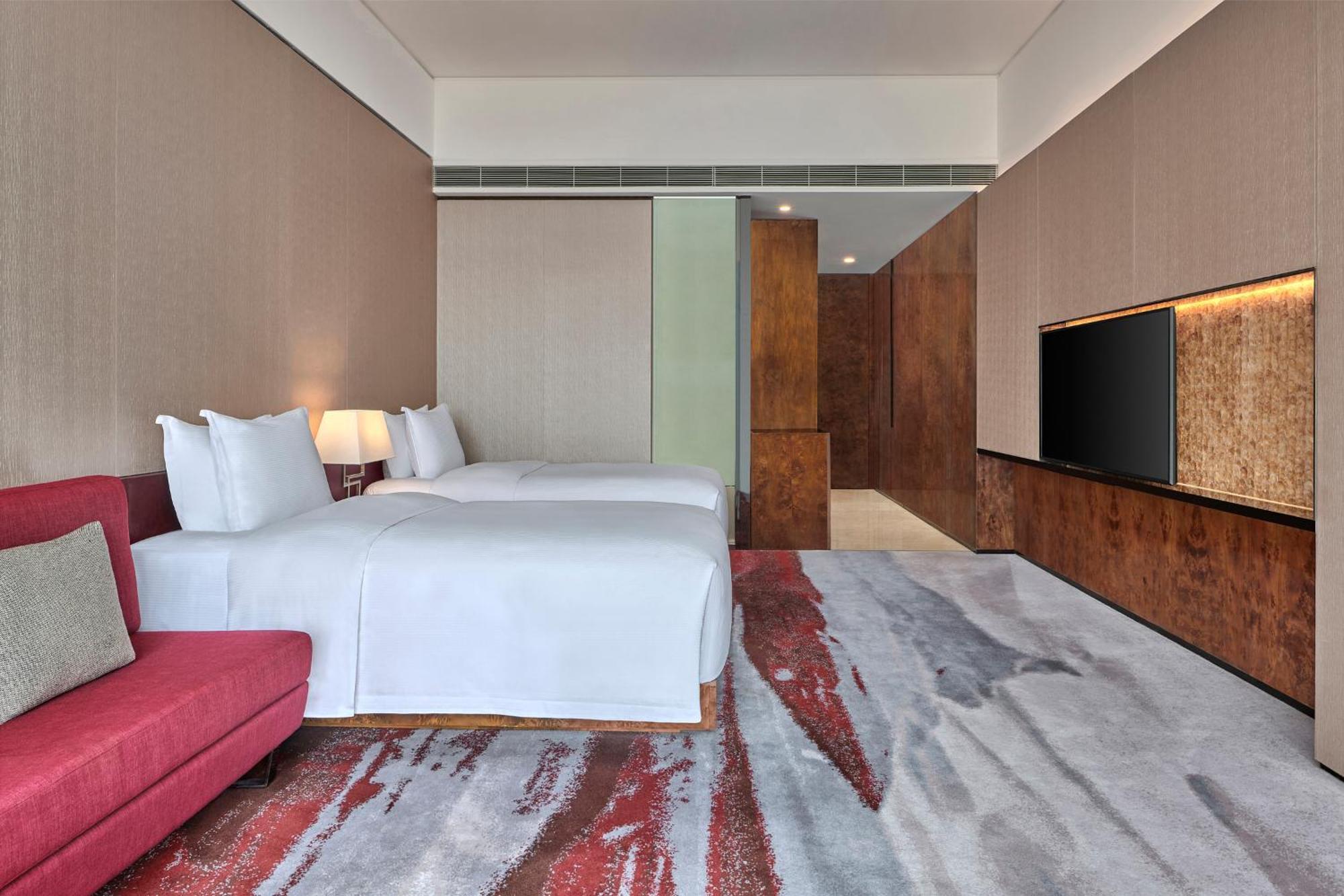 Hilton Guangzhou Tianhe - Free Shuttle Bus And Registration Counter Available During Canton Fair Period Eksteriør bilde Deluxe Room