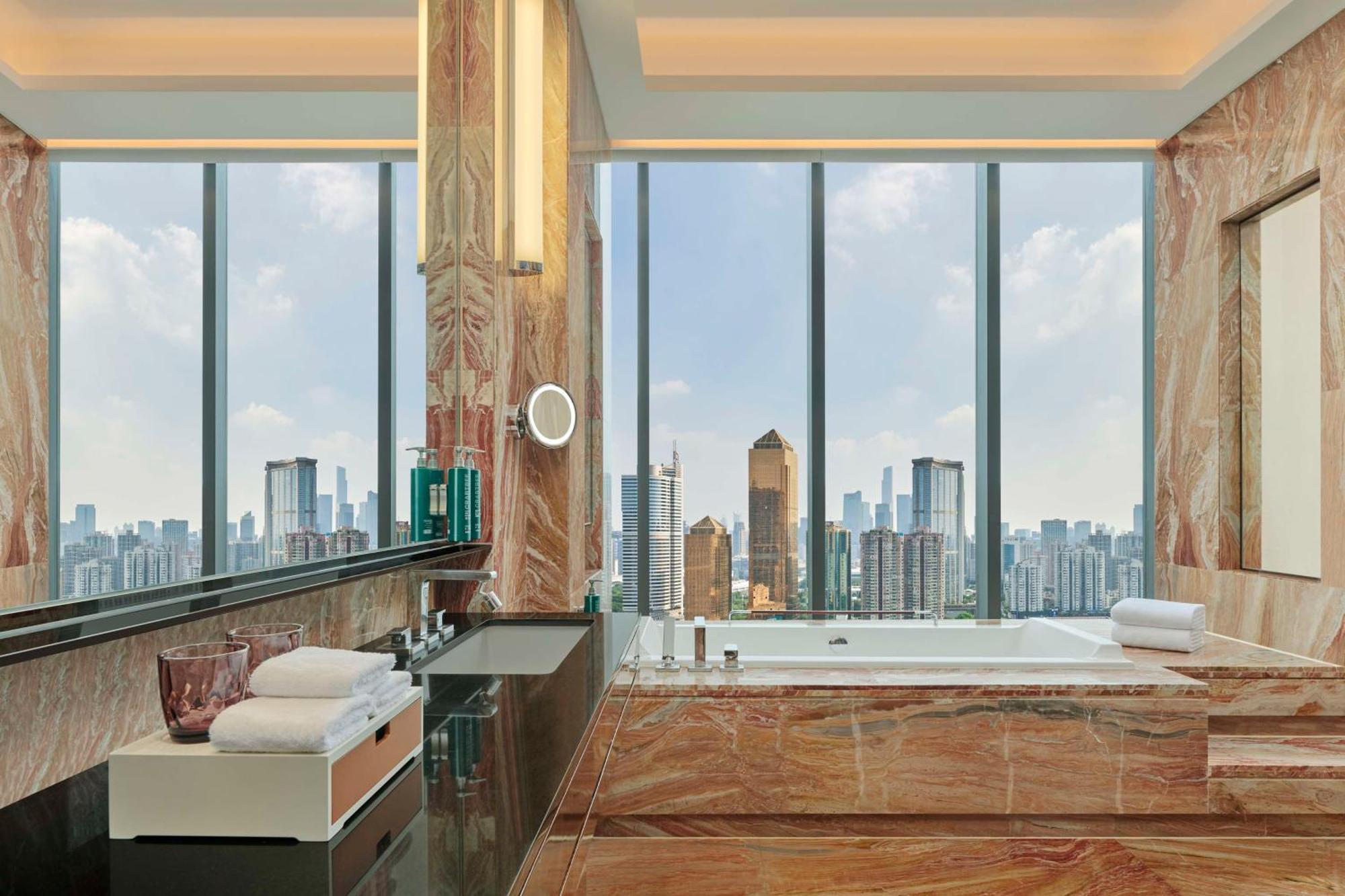 Hilton Guangzhou Tianhe - Free Shuttle Bus And Registration Counter Available During Canton Fair Period Eksteriør bilde